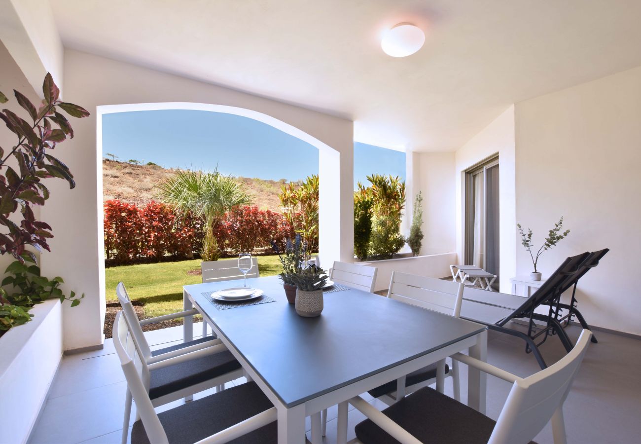  Large terrace with dining table and sunbathing area  