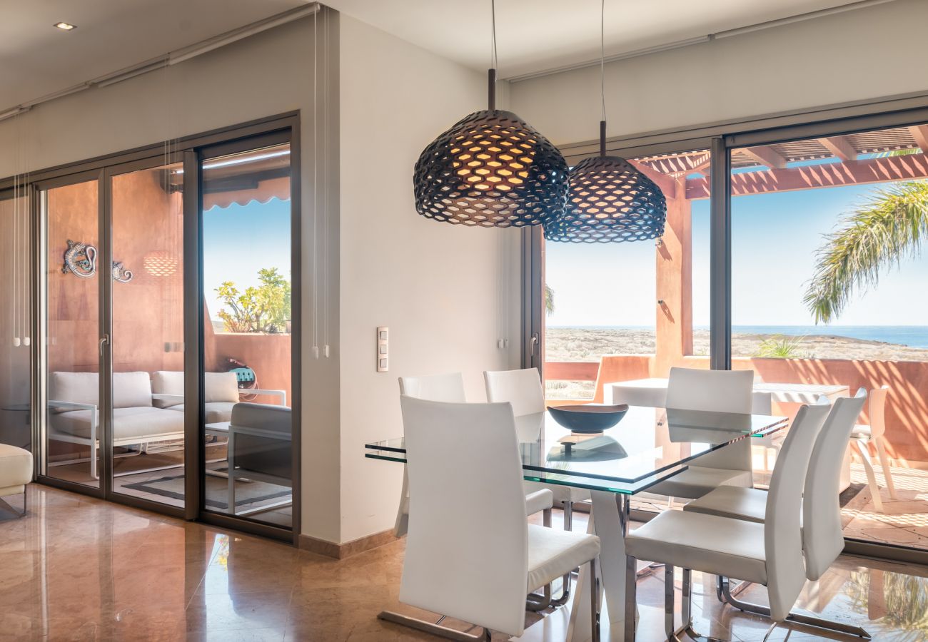 Lovely dining room sea view