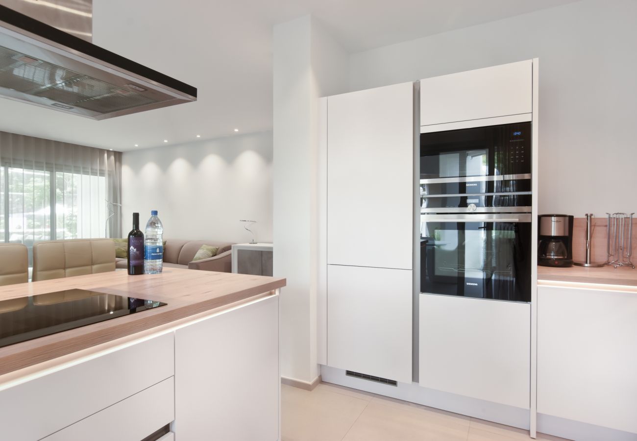 Fully equipped kitchen open to living room