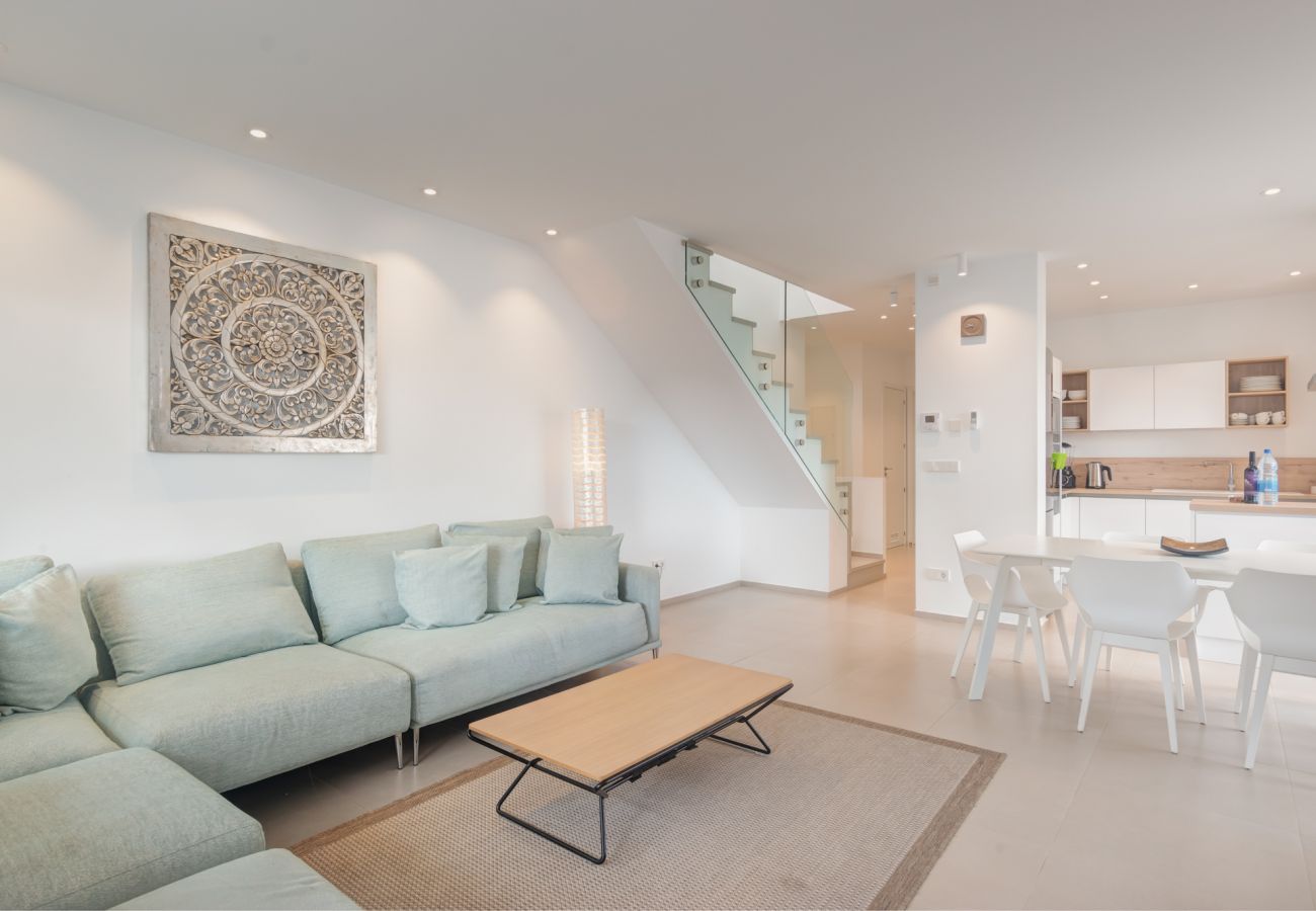 Beautiful spacious living room dining room