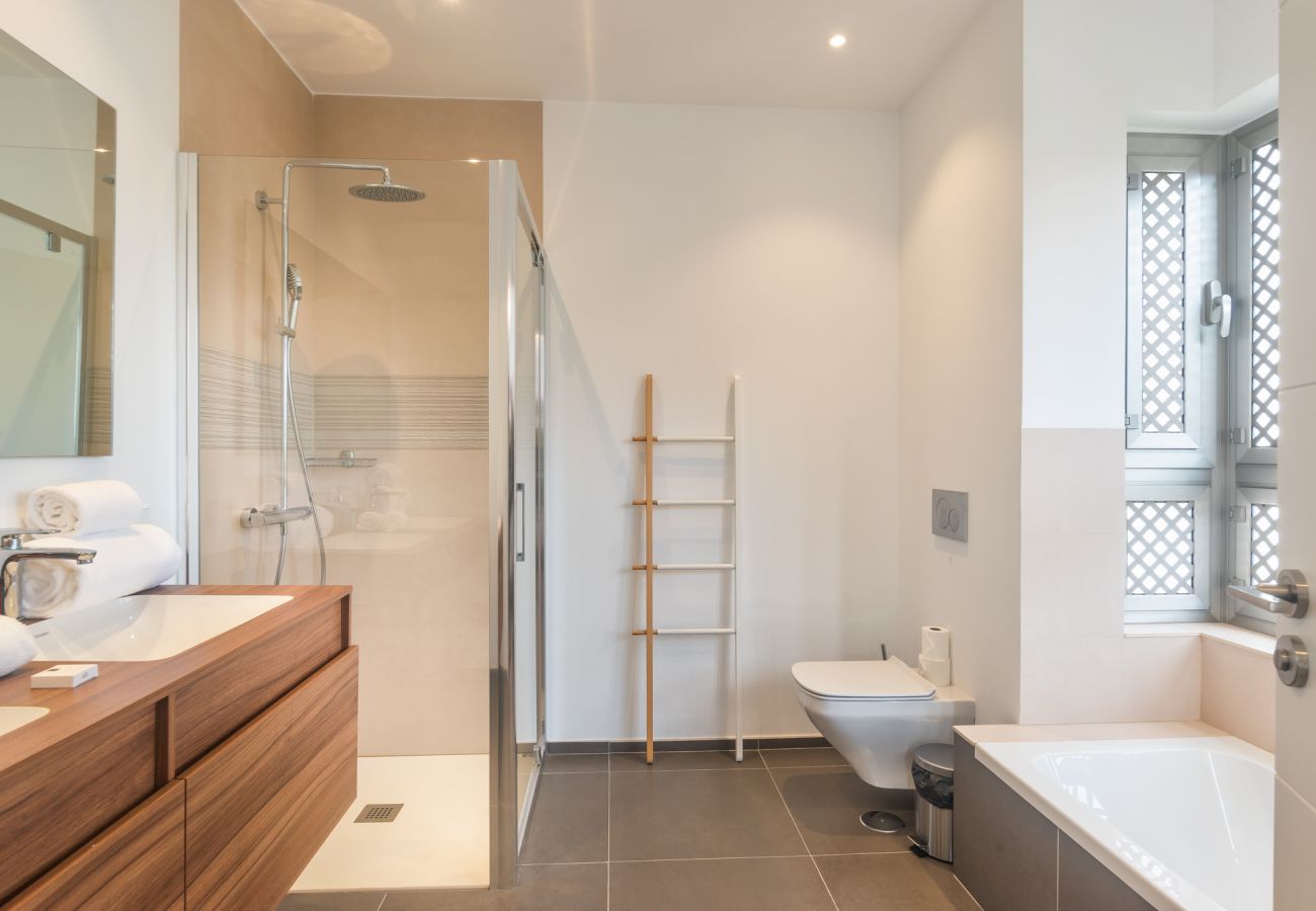 Main bathroom with bathtub and shower