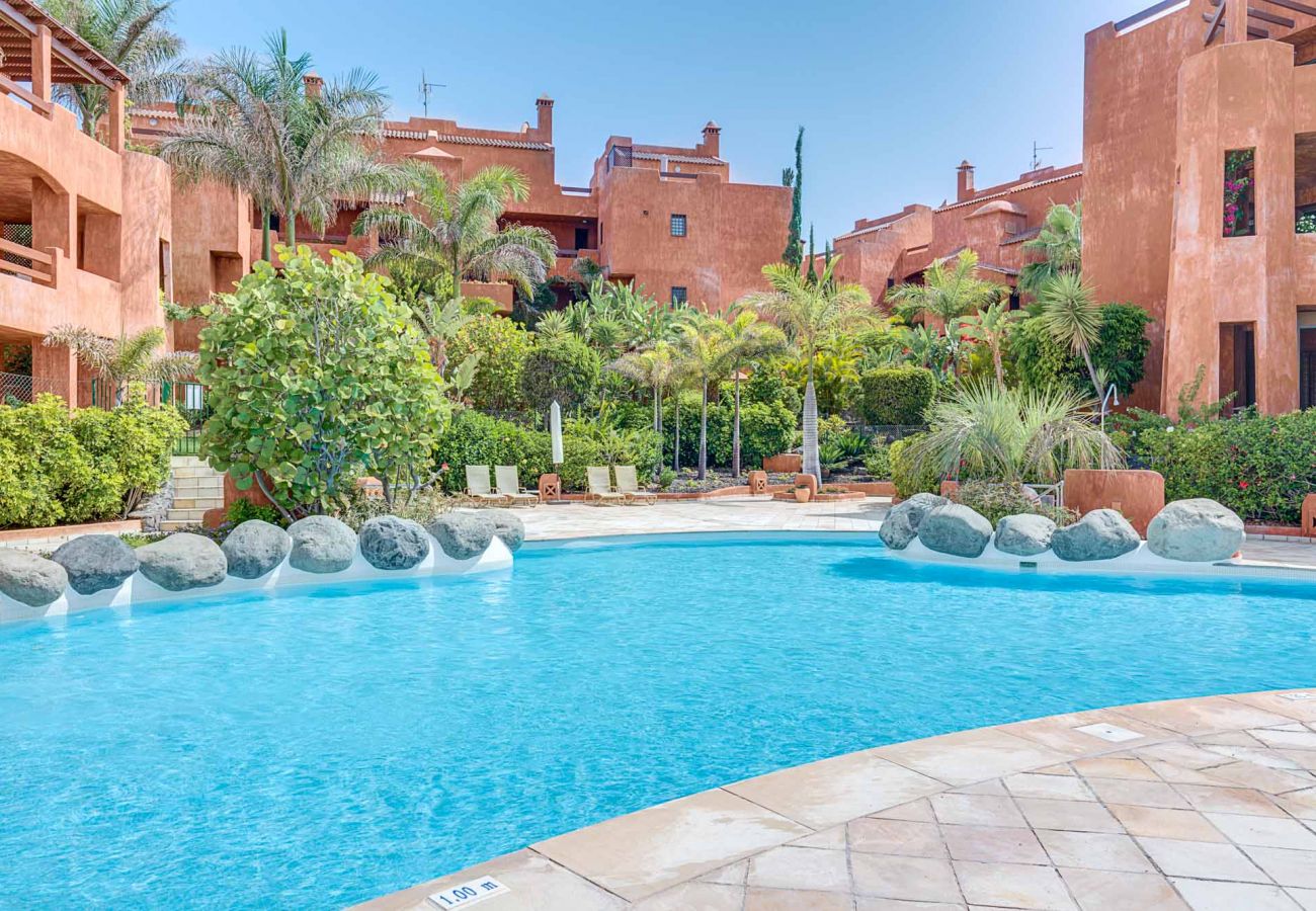 Climate controlled swimming pool sunbathing area