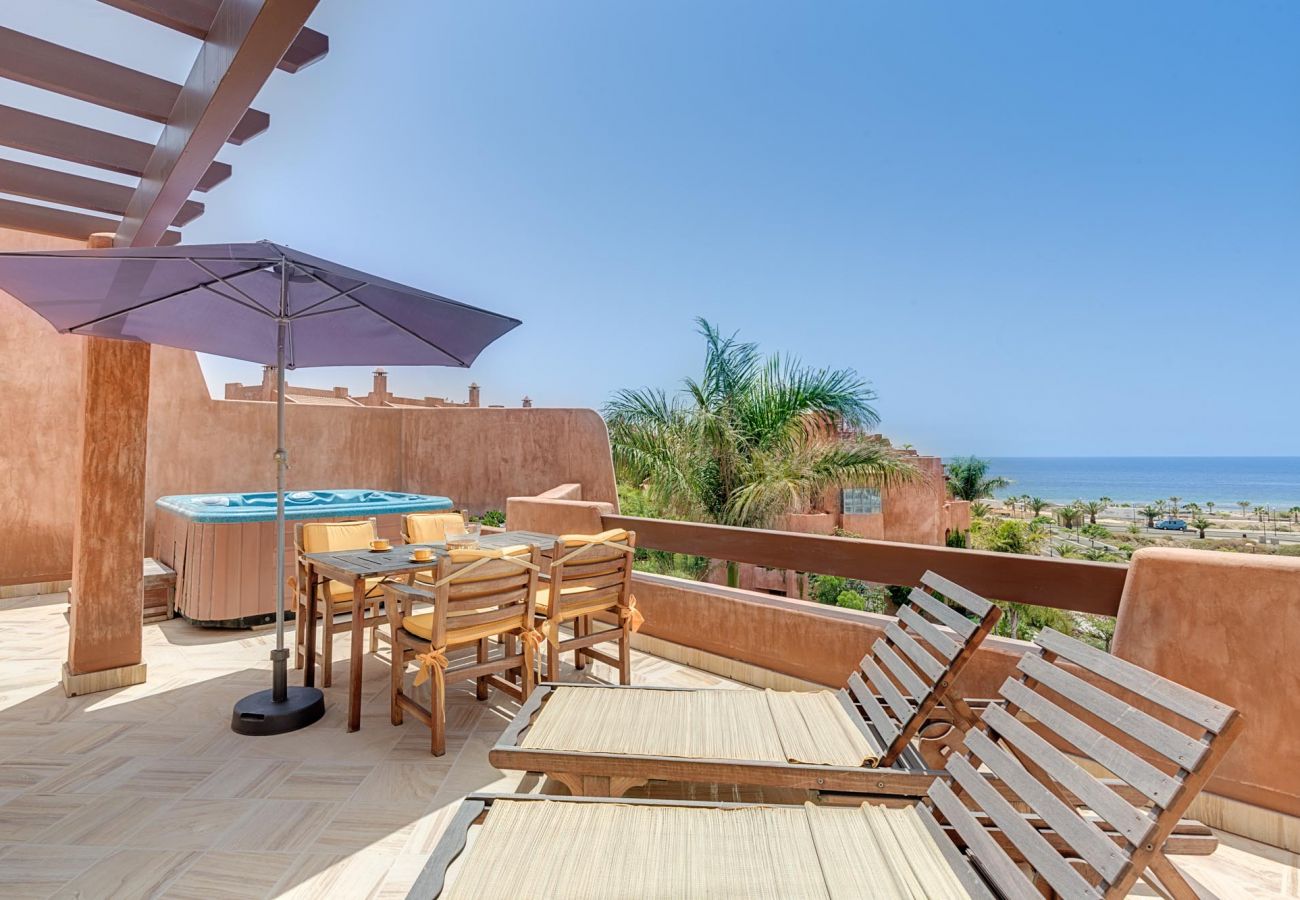 Jacuzzi sunbathing area