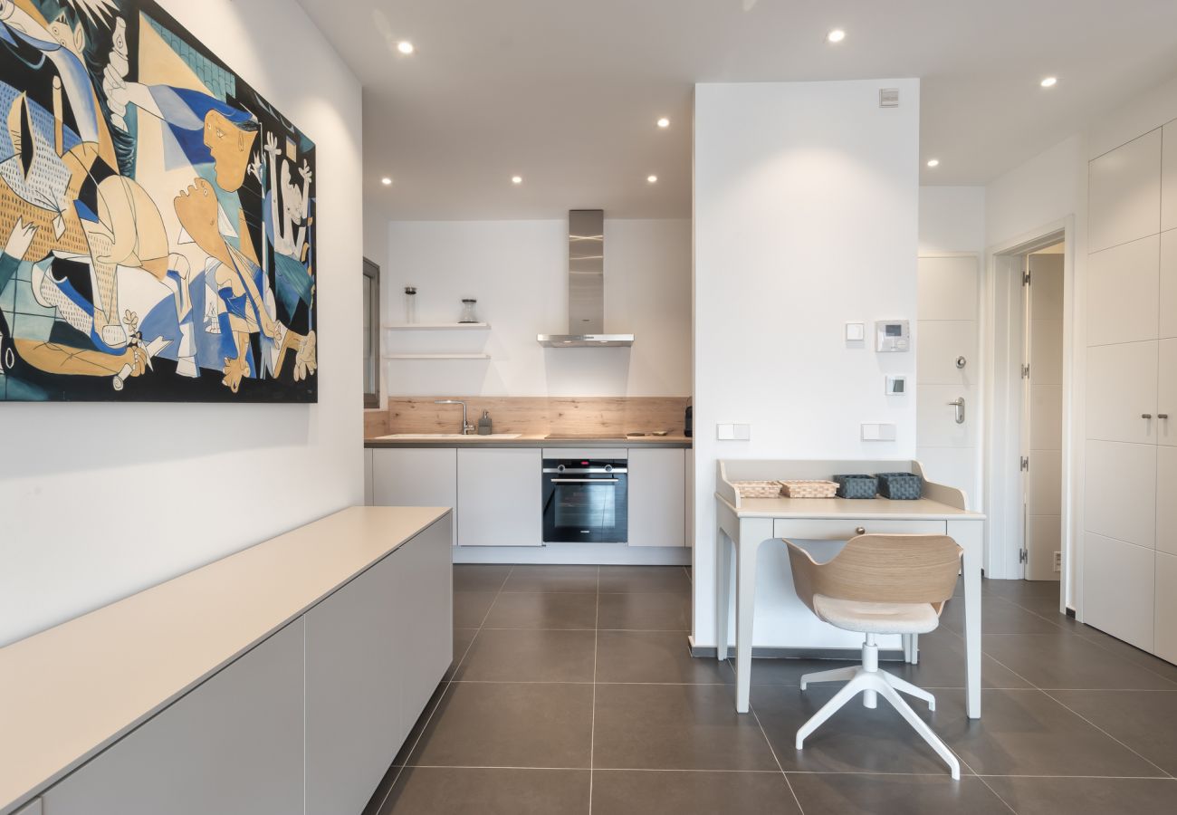 Beautiful spacious living room dining room equipped kitchen