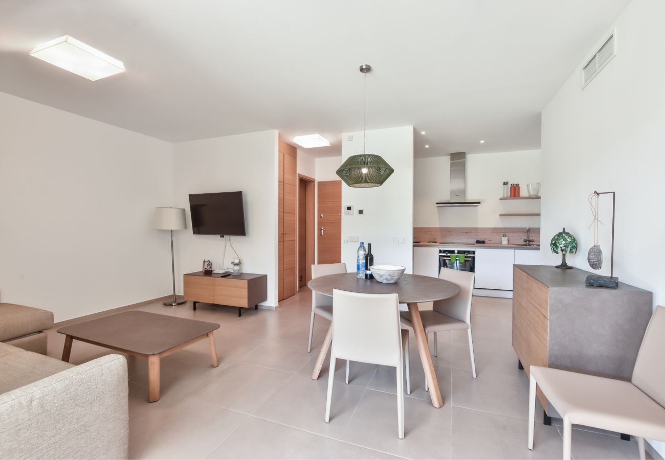 Beautiful spacious living room dining room equipped kitchen