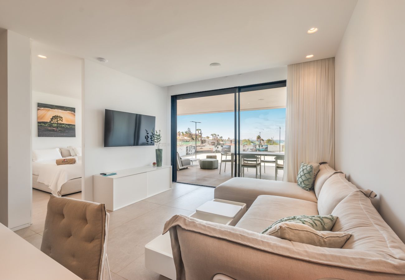 Very bright living room with a sea view