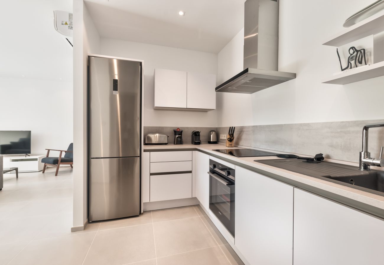 Fully equipped kitchen open to the living room